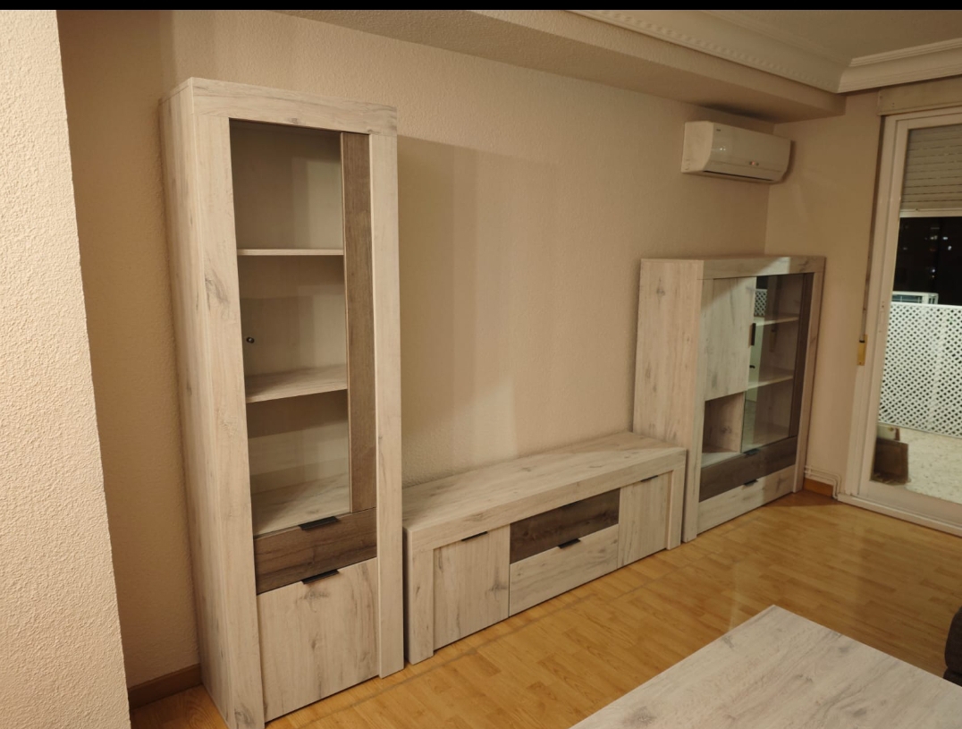 Salon moderno color abedul